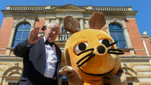 Maus-Figur vor dem WDR in Köln in Brand gesetzt