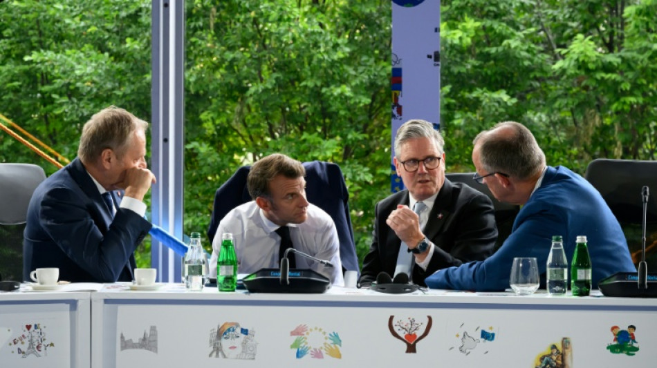 Ukraine : les Européens s'affichent avec Trump, contre Poutine