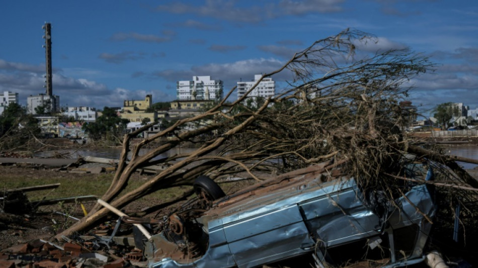 Inondations au Br&eacute;sil: l'eau commence &agrave; se retirer et d&eacute;voile le chaos