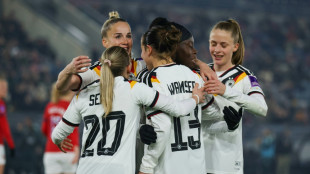 "Sehr dominante" DFB-Frauen auf WM-Kurs - W&uuml;ck dankt Berger