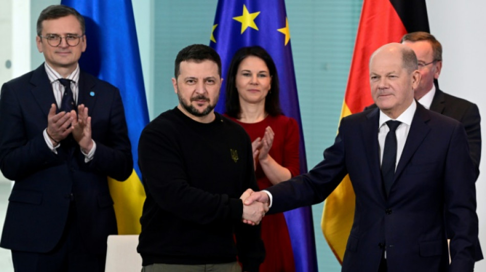 Zelensky assina acordos bilaterais de seguran&ccedil;a com Alemanha e Fran&ccedil;a