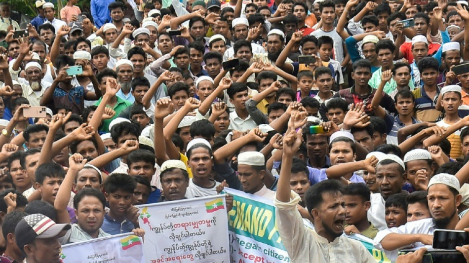 Decenas de miles de refugiados rohiny&aacute;s se manifiestan en Banglad&eacute;s