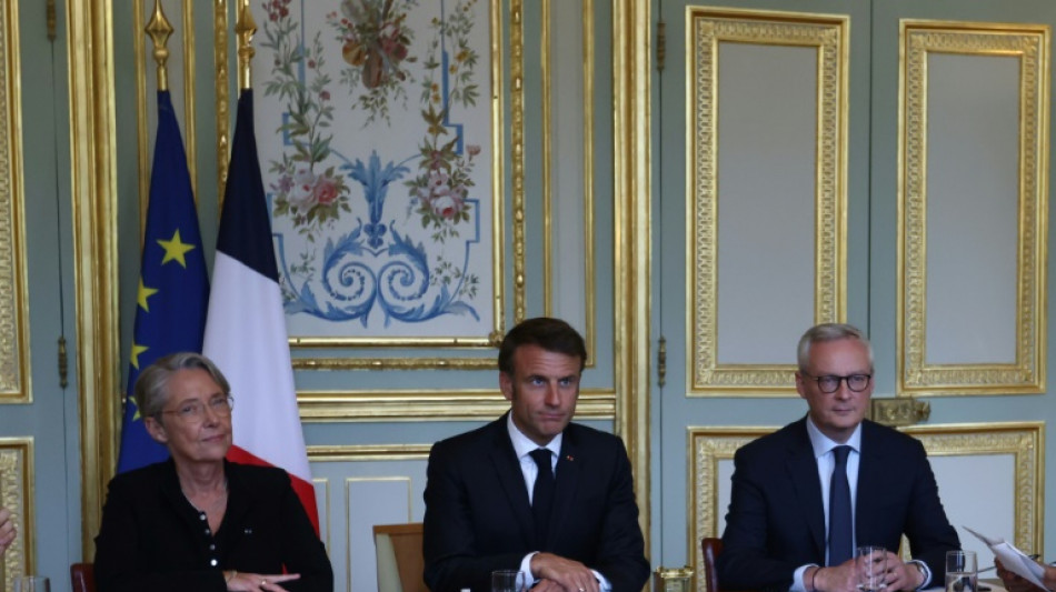 Frankreichs Pr&auml;sident Macron trifft &uuml;ber 200 B&uuml;rgermeister nach Ausschreitungen