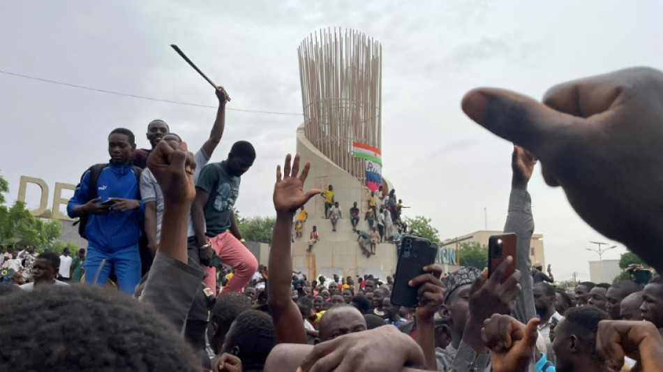 Armeef&uuml;hrung im Niger schl&auml;gt sich auf die Seite der Putschisten