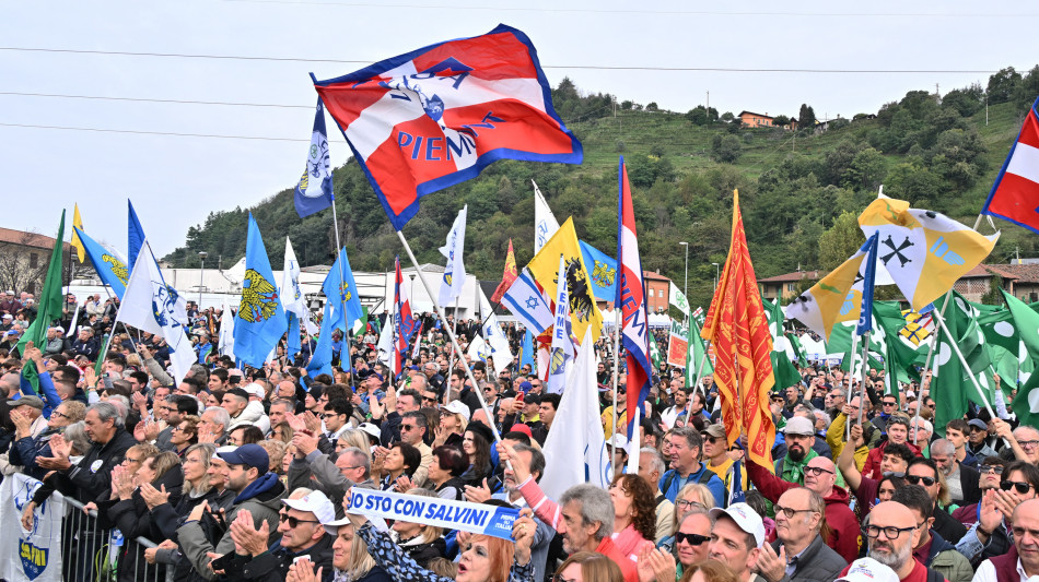Salvini a Pontida, 'l'Autonomia &egrave; legge, indietro non si torna'