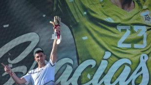 Argentine goalie Martinez gets a hero's welcome in his home town