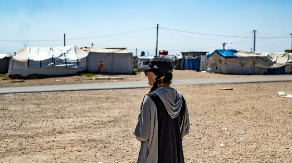 Francia repatria a tres mujeres y diez niños desde campos yihadistas en Siria