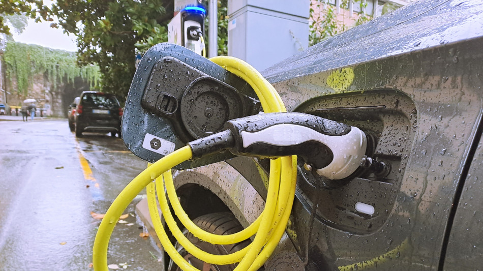 Ribera, stop auto diesel-benzina nel 2035 d&agrave; prevedibilit&agrave;