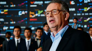 Presidente da Rep&uacute;blica promulga proibi&ccedil;&atilde;o de smartphones at&eacute; ao 9.&ordm; ano