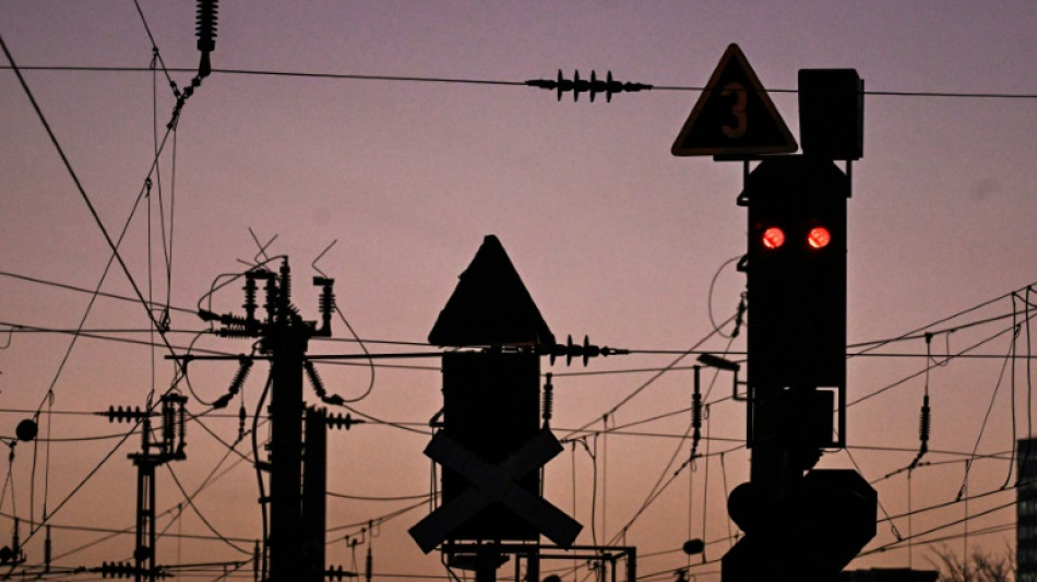 In Thüringen auf Güterzug geklettert: 15-Jähriger durch Stromschlag schwer verletzt