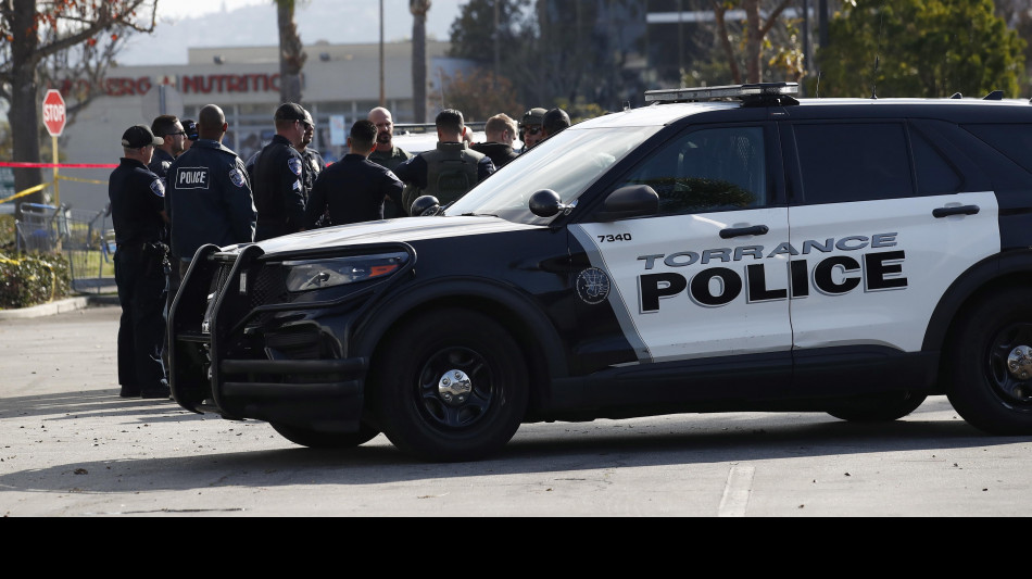 Veicolo contro la folla a Los Angeles, più di 20 feriti