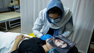 Greffe de barbe, botox sous burqa: à Kaboul, la chirurgie esthétique en vogue