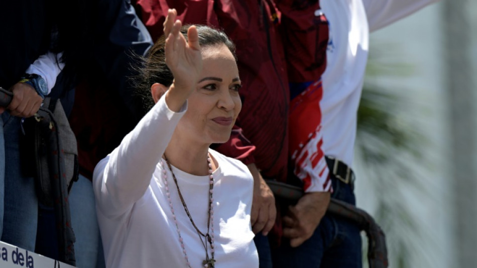 Milhares de opositores liderados por Machado reivindicam vit&oacute;ria eleitoral na Venezuela 