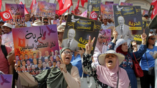 Zwei Jahre nach Entmachtung der Regierung in Tunis Protest mit hunderten Teilnehmern