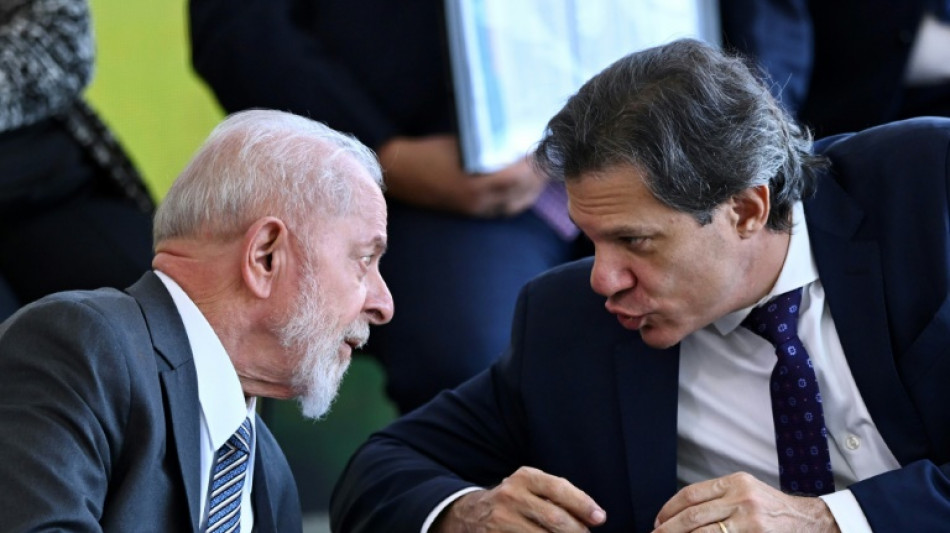 Brasil congela R$ 15 bi do Or&ccedil;amento para cumprir meta fiscal