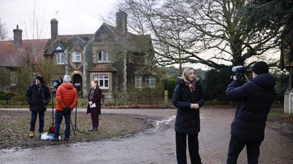 Gb lavora a legge per rimuovere Andrea da linea successione