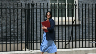 Cinco personas detenidas tras actos de violencia contra migrantes en Inglaterra