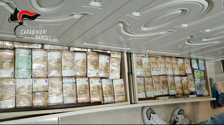 Drei Millionen Euro in Wand versteckt: Italienische Polizei durchsucht Mafioso-Villa