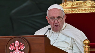 El papa llama a superar el "equilibrio fr&aacute;gil" que amenaza al mundo