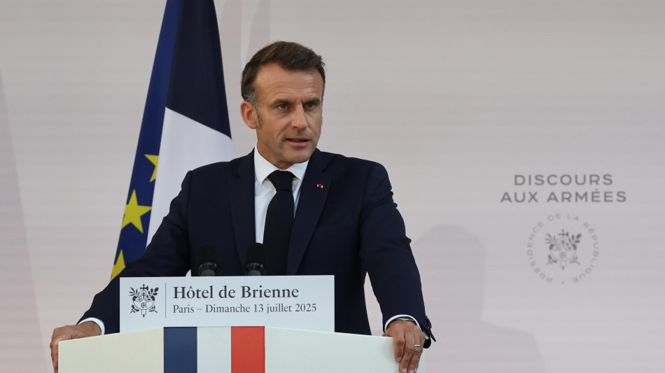 Macron, raddoppierò bilancio della difesa da oggi al 2027