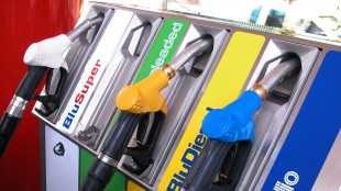Benzina torna sopra 1,7 euro al litro con attacchi Israele-Iran