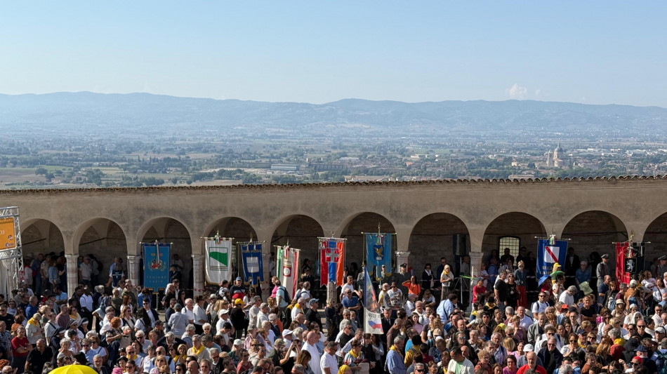 Mattarella, San Francesco ruppe l'idolatria del denaro, una lezione per l'oggi