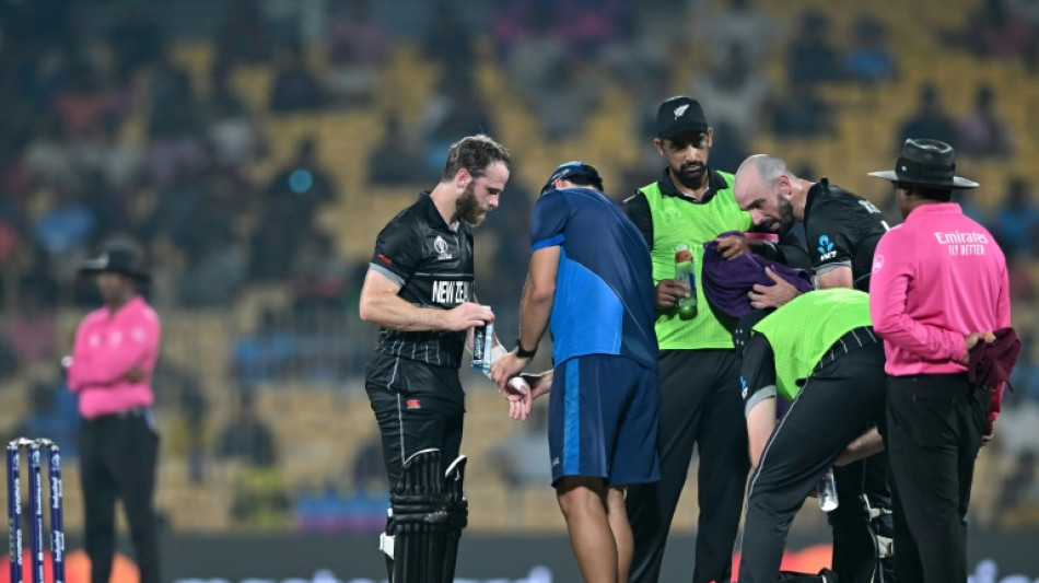 Williamson leads New Zealand to victory, suffers new injury worry