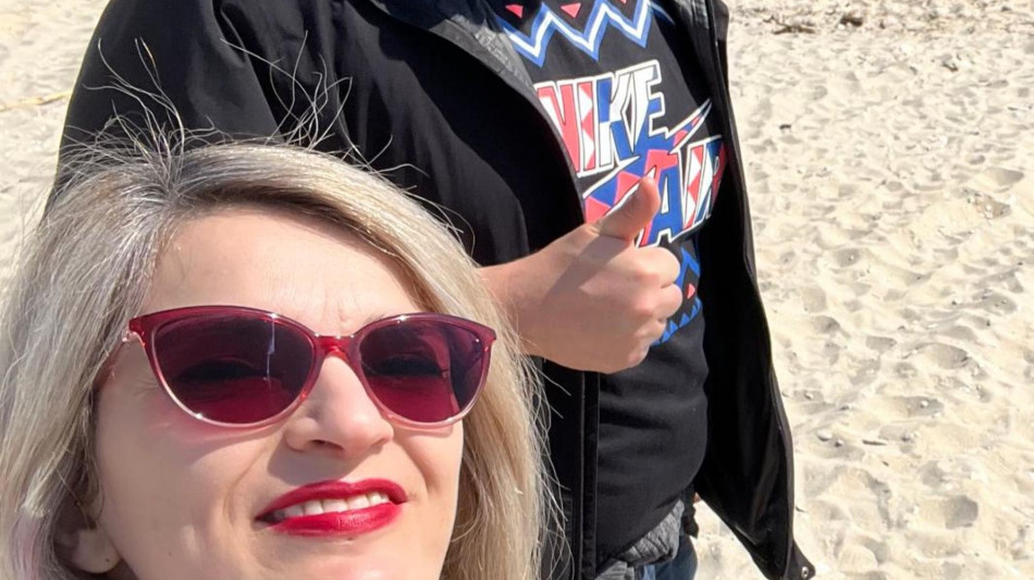 La salvò dal terremoto, 16 anni dopo le fa da testimone di nozze