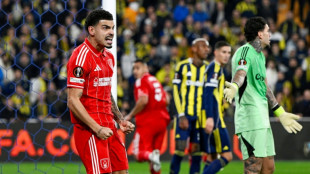 Com gols brasileiros, Forest vence em visita ao Fenerbah&ccedil;e (3-0) e fica perto das oitavas da Liga Europa