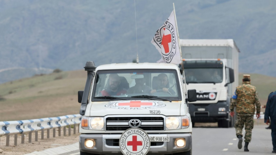 Pro-armenische K&auml;mpfer in Berg-Karabach geben ihre Waffen ab
