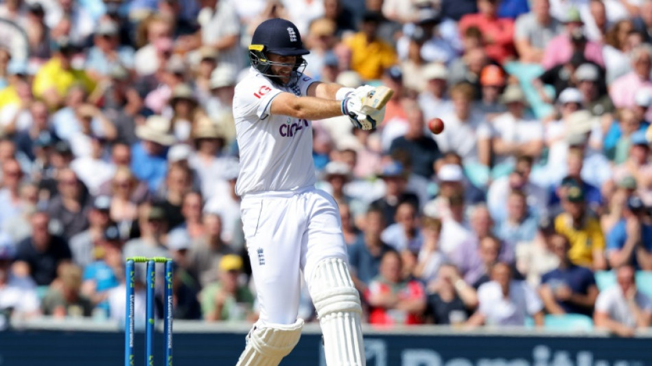 Root leads run-spree as England press for Ashes-levelling win 