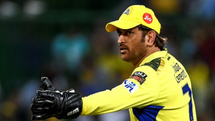 Dhoni mania as IPL heads into tense final week