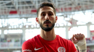 Dois jogadores de futebol israelenses no centro da pol&ecirc;mica na Turquia por mensagens sobre ref&eacute;ns em Gaza