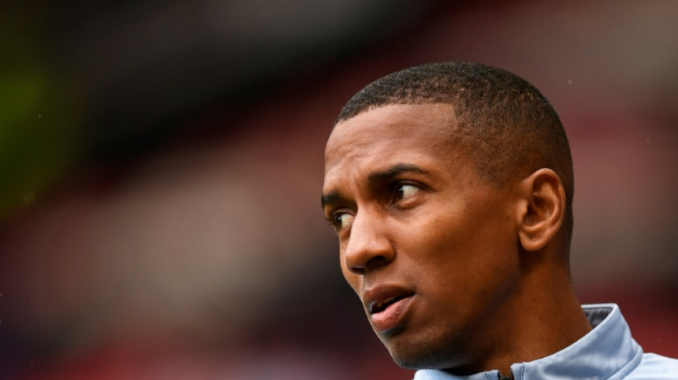 Young becomes Everton's first summer signing