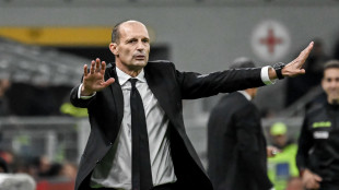 Calcio: Allegri 'niente fuga, restiamo con piedi per terra'