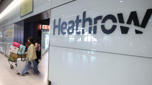 Evacuato terminal Heathrow, perdita di materiali pericolosi