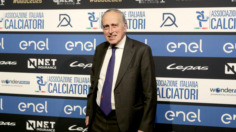 Crisi calcio: Abete 'io presidente Figc? un problema che non mi pongo'