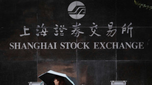 Borsa: Asia contrastata, realizzi su Shanghai, Tokyo +0,77%