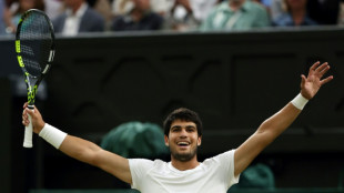 Alcaraz takes next step in bid for Wimbledon glory