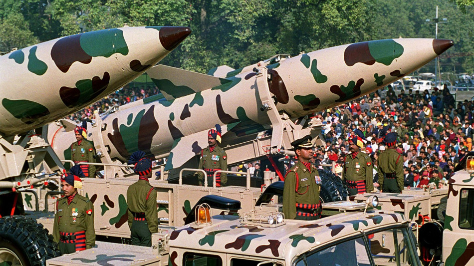 L'India acquista armi per 25 miliardi, 'anche i sistemi S-400 russi'