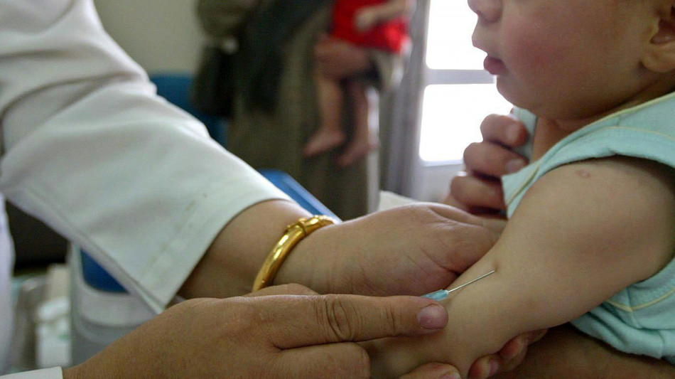 Calano le vaccinazioni, mai cos&igrave; tanti casi di pertosse e morbillo da 27 anni