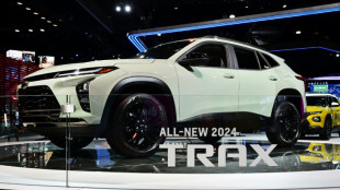 GM reports quarterly loss but boosts shareholder returns