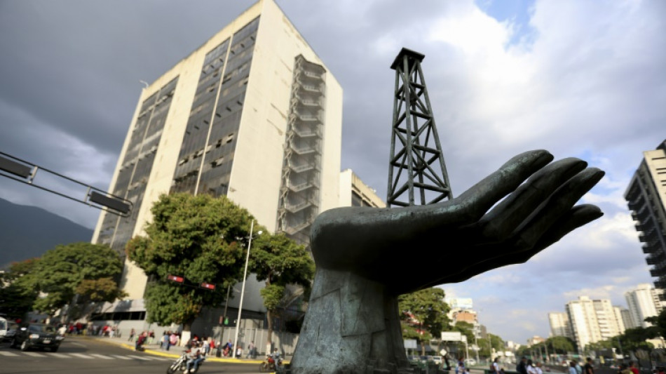 EUA revogam licenças que permitiam operações de empresas transnacionais de petróleo na Venezuela
