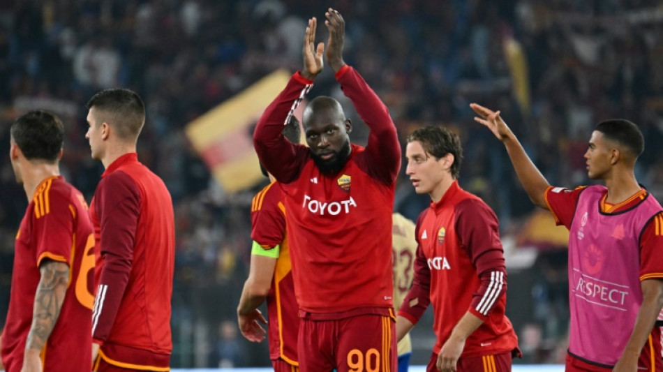 Lukaku brace helps Roma steady the ship in Cagliari stroll