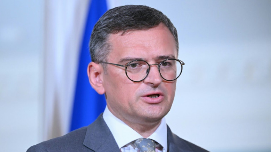 Chanceler da Ucr&acirc;nia busca na China ajuda para encerrar guerra