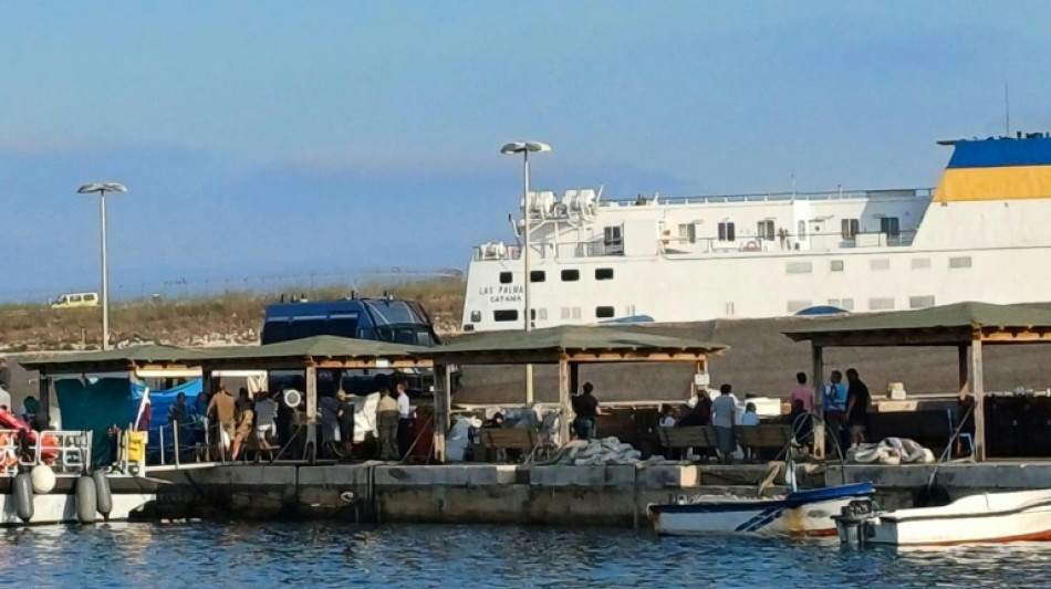 Naufrage à Lampedusa: les secours cherchent des migrants disparus