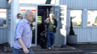 Julian Assange recupera a liberdade ap&oacute;s acordo com a Justi&ccedil;a dos EUA