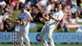 Big-hitting England open up 256-run first Test lead over New Zealand