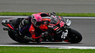 Aleix Espargaro swoops late on Bagnaia in British MotoGP