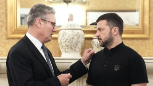Novo premi&ecirc; brit&acirc;nico promete a Zelensky o apoio do Reino Unido